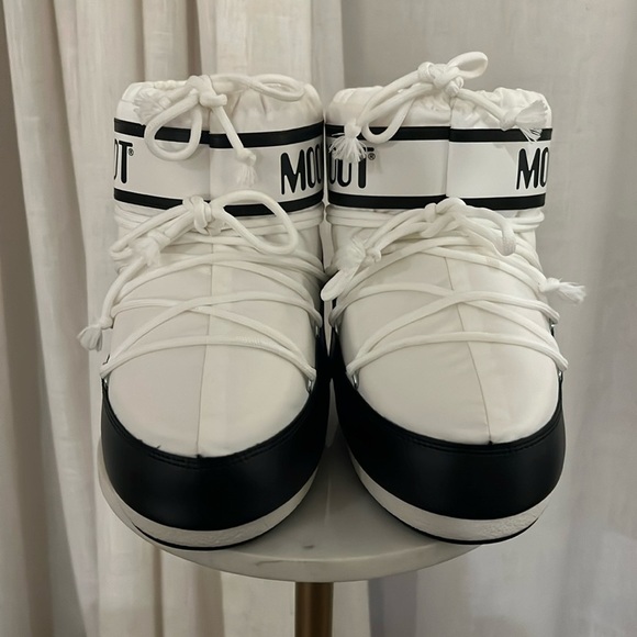 Moon Boot Black and White Winter Boots - Picture 5 of 13